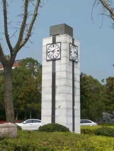 Zaman İşleyişinin Ötesinde: Modern Şehirler ve Kamusal Alanlar Akıllı Dış Mekan Saatleriyle İmajl...